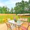 Picturesque Kennesaw Home with Private Backyard - Кеннесо