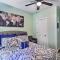 1 Mi to UTA Arlington Elm Cottage with Fenced Yard
