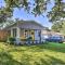 1 Mi to UTA Arlington Elm Cottage with Fenced Yard