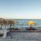 Uno Beachfront Suite