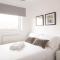 The Spitfire - Renovated 3-bed house in Cheltenham, SLEEPS 8