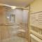 El Matador 563 - Great unit on the 6th floor with beautiful views of the Sound!
