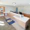 Super 8 by Wyndham Pigeon Forge Downtown - بيدجن فورج