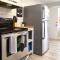 Hamilton Chic Retreat - Comfy Beds - Garden - Pool