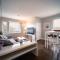 Hamilton Chic Retreat - Comfy Beds - Garden - Pool