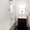 Lake, mountain view cottage - near major attractions