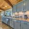 Serene Alto Cabin with Mountain Views and Fire Pit! - 阿尔托