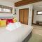 2 Meadow Retreat