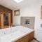 2 Meadow Retreat