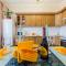 Large 2 room apartment with a beautiful view 2 min metro Chernigivska
