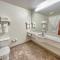 Estherville Hotel & Suites