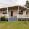 Pebbleton, Retro Riverside Cottage, Tamar Valley - Gravelly Beach