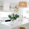 Bianco on Shoal - Luxe Beach house in Shoal Bay