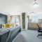 City Centre Apartment with Free Parking, Balcony, Super-Fast Wifi and Smart TV with Netflix by Yoko Property - 北安普敦
