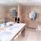 Beachside Luxury Apartment in Puerto Banus - Club Playas del Duque