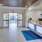 Holiday Inn Express & Suites Detroit - Farmington Hills by IHG