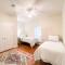 Spacious King Suite Mid Town Home With Serene Patio