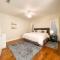Spacious King Suite Mid Town Home With Serene Patio