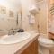 Cozy 2 bedroom condo walking distance from the beach