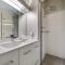 Summit 11 - Modern 3BR Apartment l Stunning Lake Views l WiFi l BBQ l Air-Con