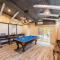 Fun cabin with hot tub, pool table & fire pit - BIG BLUE