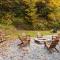 Fun cabin with hot tub, pool table & fire pit - BIG BLUE