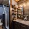 Fun cabin with hot tub, pool table & fire pit - BIG BLUE