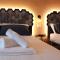 Liotru Maisonne, rooms with en-suite bathroom and shared bathroom