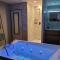 Chambre privative avec baignoire balneo - Crespin