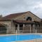 Gîte Charentais avec Piscine Chauffée, Jardin, Equip. Bébé et Recharge Électrique - Proche Périgord - FR-1-653-7 - Charras
