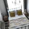 Mumbles - Modern Apartment with panoramic sea views
