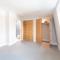 Fabulous Central Windsor Town House With Parking