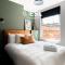 Central 5 Bedroom Townhouse perfectly located 2 mins walk from the Train Station