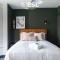 Central 5 Bedroom Townhouse perfectly located 2 mins walk from the Train Station