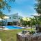Holiday House Marina with pool