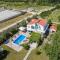 Holiday House Marina with pool
