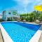 Holiday House Marina with pool