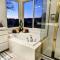 King Bed Quiet Home on Cul-de-Sac Hiking Trails
