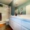 King Bed Quiet Home on Cul-de-Sac Hiking Trails