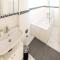 Modern & Chic Apartment with Balcony in Offenbach