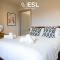 Dashing 2 Bedroom Duplex Apartment, Free Parking