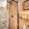 Walk to Shuttle Breckenridge Retreat with Balcony! - بريكنريدج