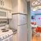 Condo with Pool Access Walk to Shopping and Beach! - Neapol