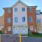 4BR Contractor Town House 2.5bathrooms, 2 free parking spaces managed by Chique Properties - Milton Keynes