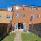 4BR Contractor Town House 2.5bathrooms, 2 free parking spaces managed by Chique Properties - Milton Keynes