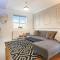 Grace House - Prime Location - Driveway Parking, Pool Table, Fast Wifi, Self Check-In and Smart TV with Sky TV and Netflix by Yoko Property - Milton Keynes