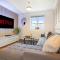 Grace House - Prime Location - Driveway Parking, Pool Table, Fast Wifi, Self Check-In and Smart TV with Sky TV and Netflix by Yoko Property - Milton Keynes
