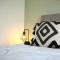 Grace House - Prime Location - Driveway Parking, Pool Table, Fast Wifi, Self Check-In and Smart TV with Sky TV and Netflix by Yoko Property - Milton Keynes
