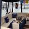 LUXURY 40 FOOT YACHT ON 5 STAR OCEAN VILLAGE MARINA SOUTHAMPTON - minutes away from city centre and cruise terminals - Free parking included