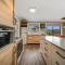 Petersdorf 2 - Modern 2BR Townhouse l WiFi l Mountain Views